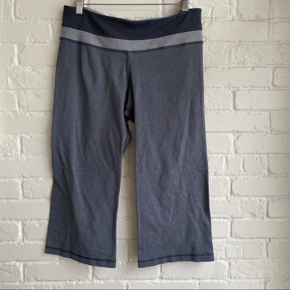 Lululemon Capri Athletic Pants Gray Sz 8 - Picture 13 of 16